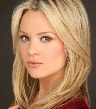 Lauren Woodland height profile photo