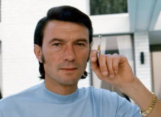 Laurence Harvey height profile photo