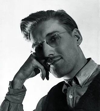 Laurence Hyde (artist) height profile photo