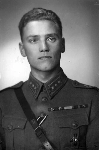 Lauri Törni height profile photo
