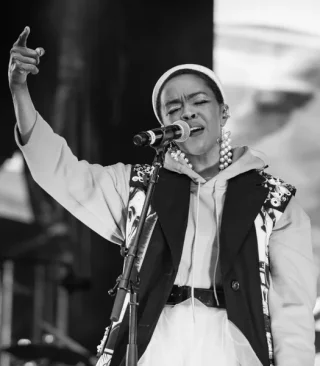 Lauryn Hill height profile photo