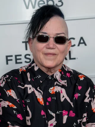 Lea DeLaria height profile photo