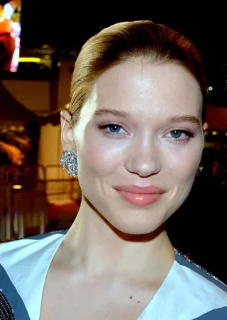 Léa Seydoux height profile photo