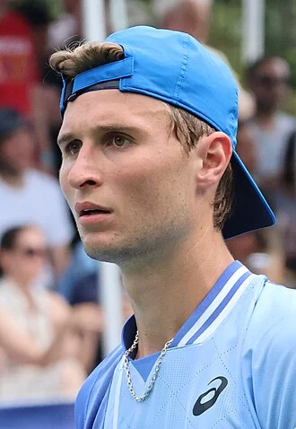 Leandro Riedi height profile photo
