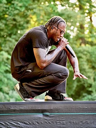 Lecrae height profile photo