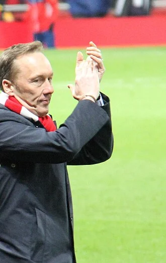 Lee Dixon height profile photo