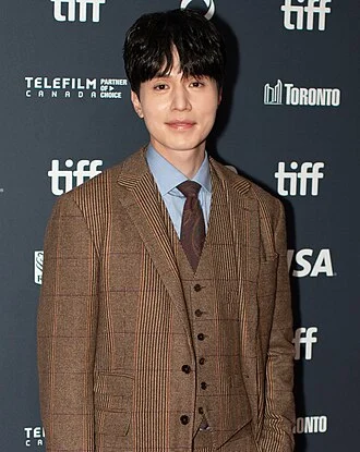 Lee Dong-wook height profile photo