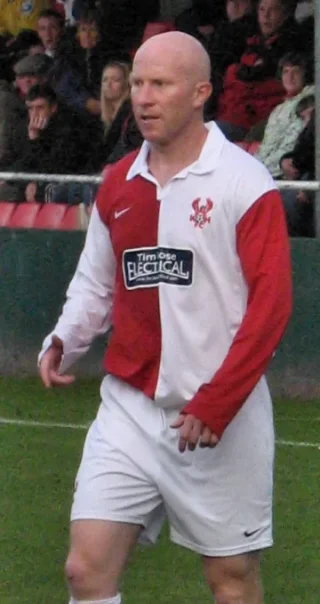 Lee Hughes height profile photo