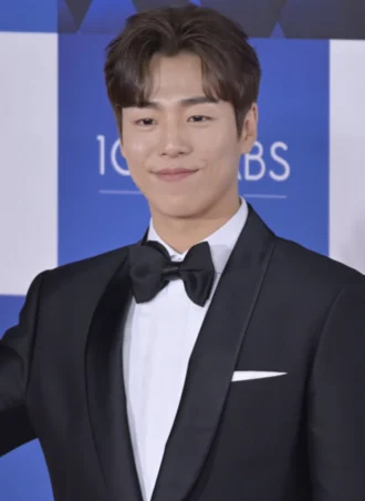 Lee Hyun-woo (actor, born 1993) height profile photo