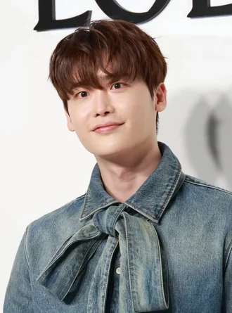 Lee Jong-suk height profile photo