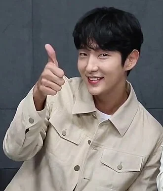 Lee Joon-gi height profile photo
