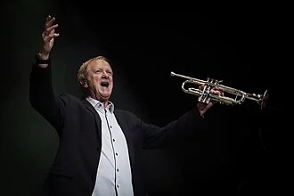Lee Loughnane height profile photo