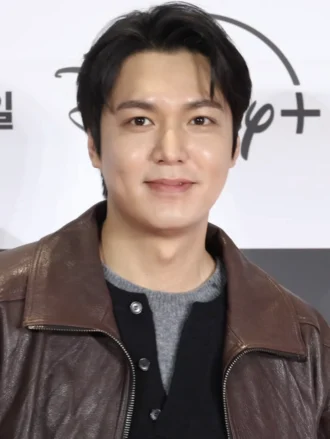 Lee Min-ho height profile photo