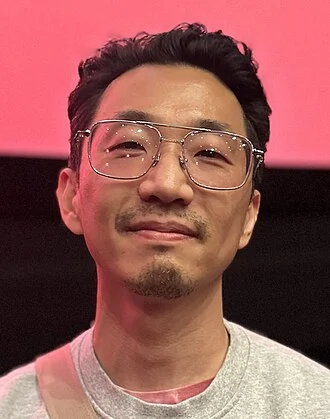 Lee Sung Jin height profile photo