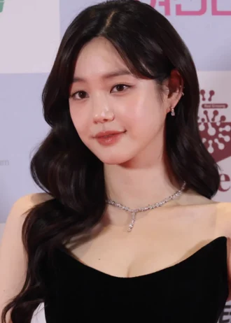 Lee Yu-bi height profile photo