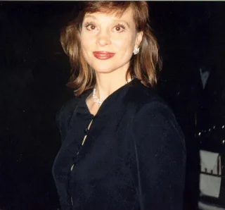 Leigh Taylor-Young height profile photo