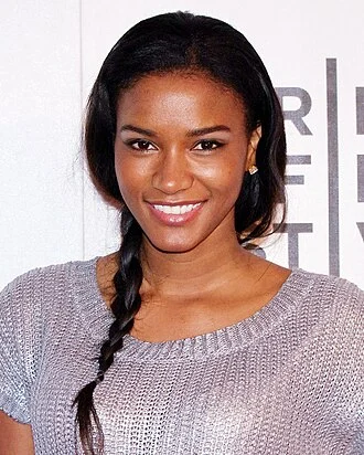 Leila Lopes height profile photo