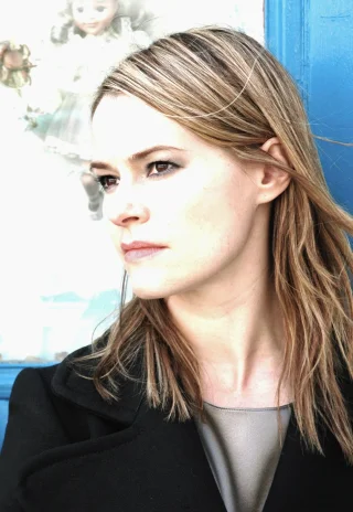 Leisha Hailey height profile photo