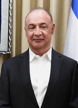 Len Blavatnik height profile photo
