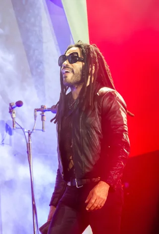 Lenny Kravitz height profile photo