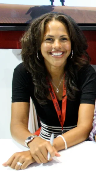 Lenora Crichlow height profile photo