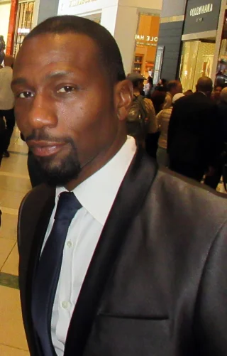 Leon Robinson height profile photo