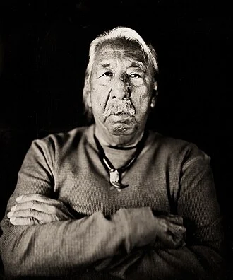Leonard Peltier height profile photo