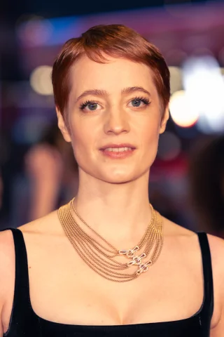 Leonie Benesch height profile photo