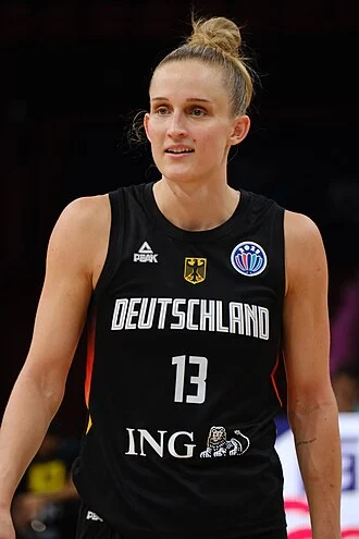 Leonie Fiebich height profile photo