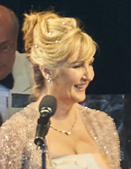 Lesley Garrett height profile photo