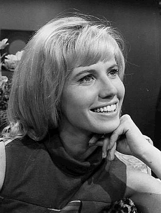 Leslie Charleson height profile photo
