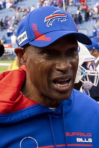 Leslie Frazier height profile photo