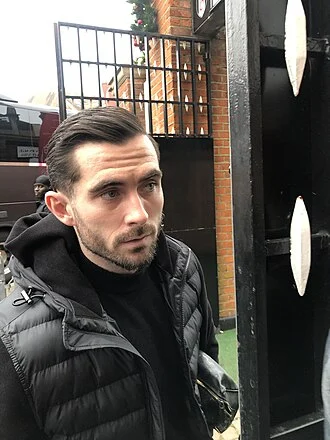 Lewis Cook (footballer, born 1997) height profile photo