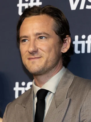 Lewis Pullman height profile photo