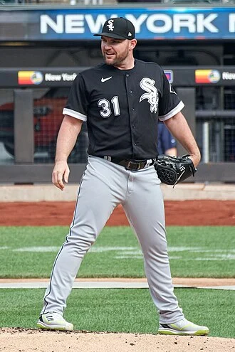 Liam Hendriks height profile photo