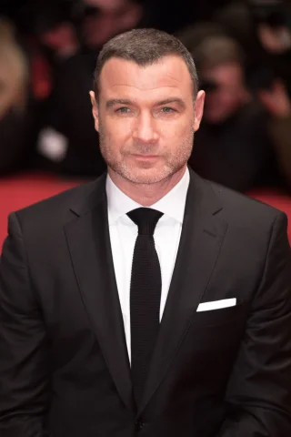 Liev Schreiber height profile photo