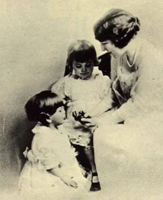 Lilian Fontaine height profile photo