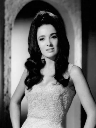 Linda Cristal height profile photo