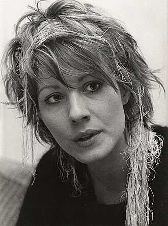 Linda Kozlowski height profile photo