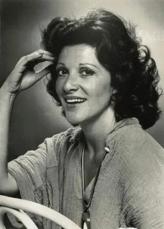 Linda Lavin height profile photo