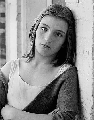 Linda Manz height profile photo