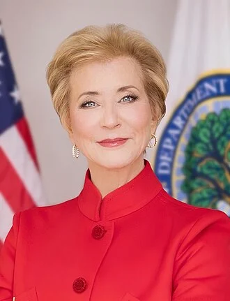 Linda McMahon height profile photo