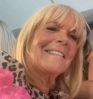 Linda Robson height profile photo
