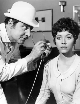 Linda Thorson height profile photo