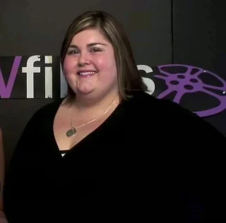Lindsay Hollister height profile photo