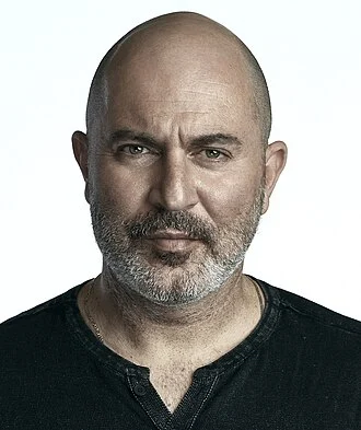 Lior Raz height profile photo