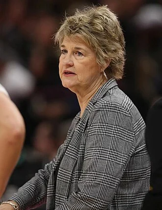 Lisa Bluder height profile photo