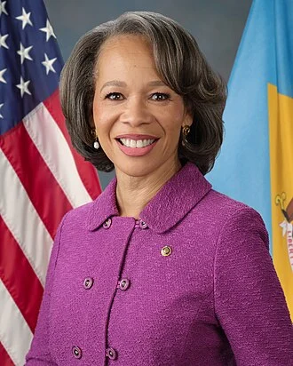 Lisa Blunt Rochester height profile photo