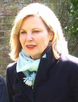 Lisa Eichhorn height profile photo