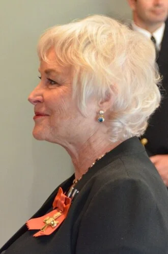 Lisa Harrow height profile photo